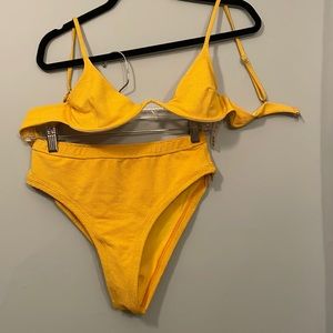 High waste , wire bikini